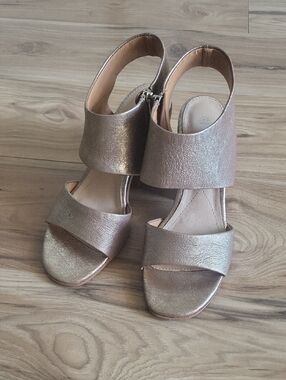 Isola Shoes